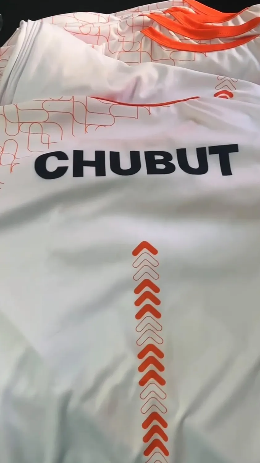 Remera de la delegación de Chubut con el nombre de la provincia estampado